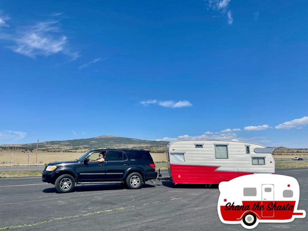 12-Retro-Camper-Sierra-Grande-In-New-Mexico