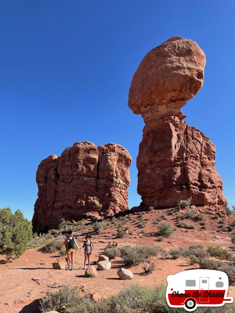 143-Mom-Daughter-Hiking-Balanced-Rock