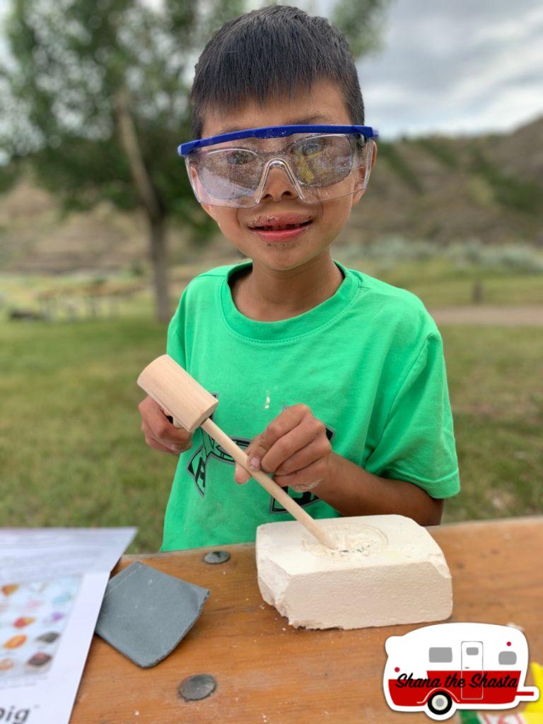 Amateur-Archaeologist-in-Makoshika