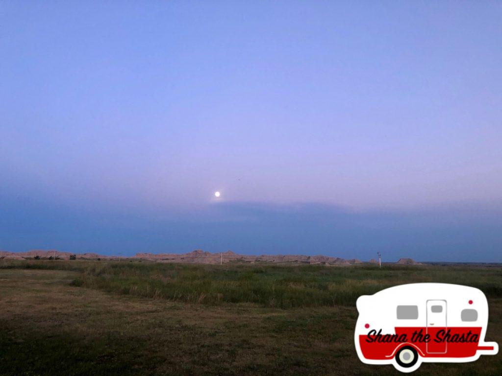 Full-Moon-Over-Badlands-South-Dakota