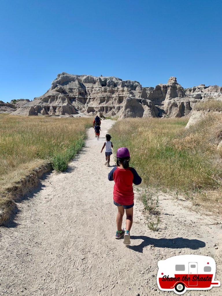 Hiking-the-Badlands-South-Dakota