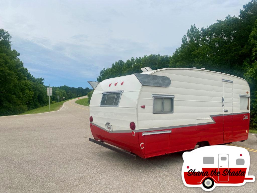 Retro-Camper-on-Natchez-Trail