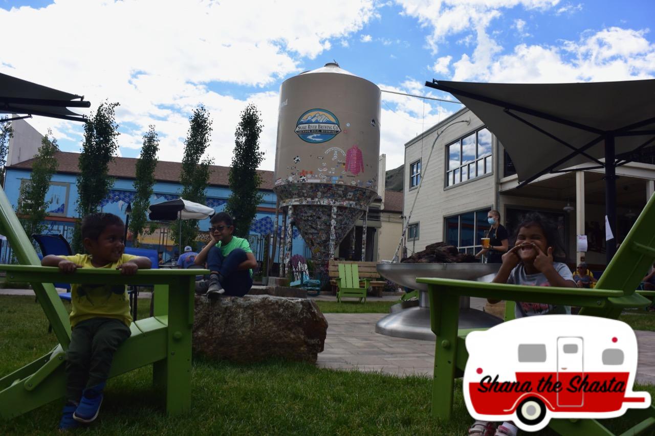 Snake-River-Brewing-Lawn