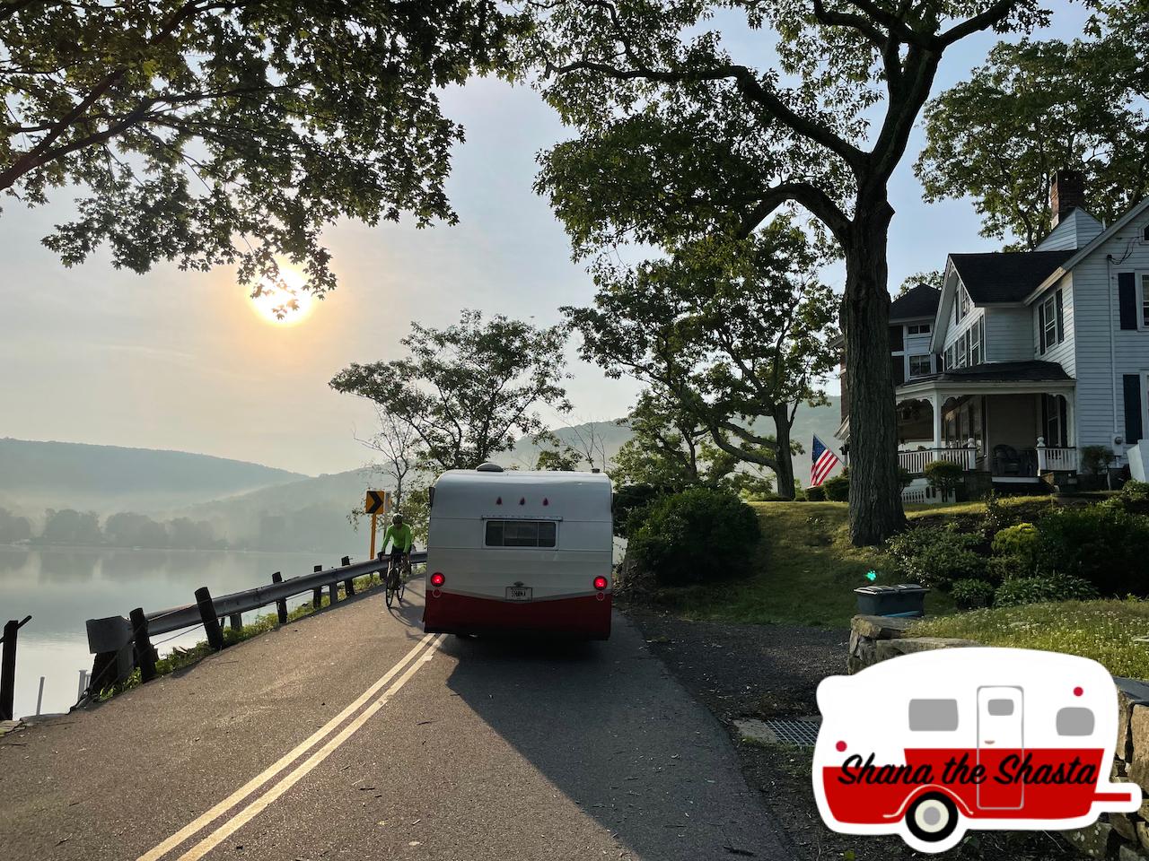 Vintage-Camper-Rounding-Old-Mansion-on-Lake-Waramaug