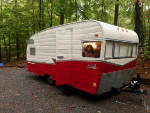 Vintage-Camper-at-Carters-Lake